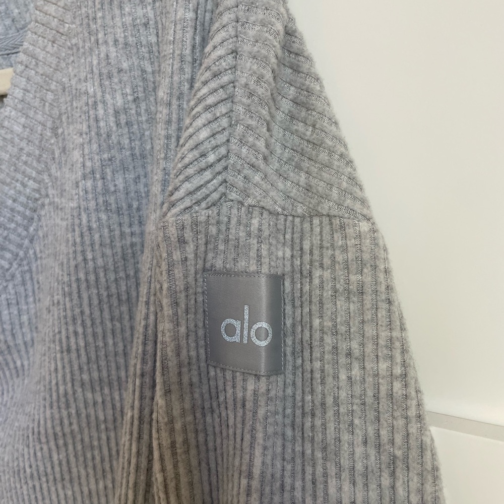 alo grey cropped ribbed sweater